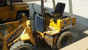ขายถูกครับ รถตักล้อยาง KOMATSU WA20 แบบเอวอ่อน ขับเคลื่อน 4 ล้อ ขายถูกครับ รถตักล้อยาง KOMATSU WA20 แบบเอวอ่อน ขับเคลื่อน 4 ล้อ