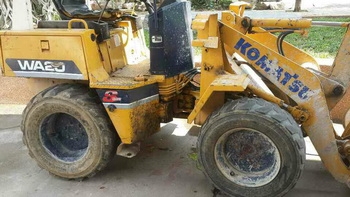ขายถูกครับ รถตักล้อยาง KOMATSU WA20 แบบเอวอ่อน ขับเคลื่อน 4 ล้อ ขายถูกครับ รถตักล้อยาง KOMATSU WA20 แบบเอวอ่อน ขับเคลื่อน 4 ล้อ
