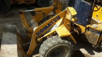 ขายถูกครับ รถตักล้อยาง KOMATSU WA20 แบบเอวอ่อน ขับเคลื่อน 4 ล้อ ขายถูกครับ รถตักล้อยาง KOMATSU WA20 แบบเอวอ่อน ขับเคลื่อน 4 ล้อ
