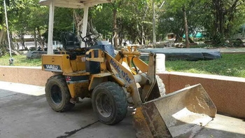 ขายถูกครับ รถตักล้อยาง KOMATSU WA20 แบบเอวอ่อน ขับเคลื่อน 4 ล้อ