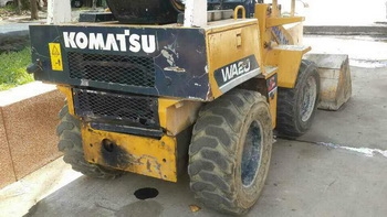 ขายถูกครับ รถตักล้อยาง KOMATSU WA20 แบบเอวอ่อน ขับเคลื่อน 4 ล้อ ขายถูกครับ รถตักล้อยาง KOMATSU WA20 แบบเอวอ่อน ขับเคลื่อน 4 ล้อ
