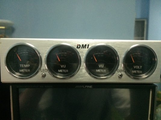 1ดิน วัดVolt วัดอุณหภูมิ วัดVUเข็ม ไฟ2สี ปรับแสงไฟได้ มือ2 ญี่ปุ่น