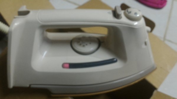 เตารีดผ้าไอน้ำ EUPA  ตัวเตารีดเคลื่อบสารไม่ให้ผ้าติดรีดลื่น พร้อมหัวฉีดน้ำพรมผ้า