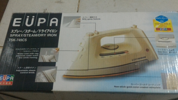 เตารีดผ้าไอน้ำ EUPA  ตัวเตารีดเคลื่อบสารไม่ให้ผ้าติดรีดลื่น พร้อมหัวฉีดน้ำพรมผ้า