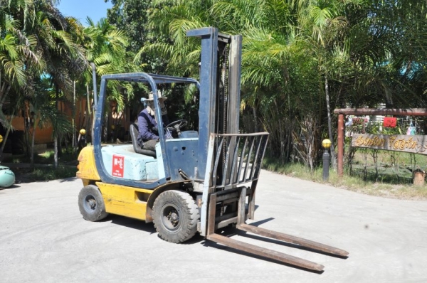 (ลดกระหน่ำ)ขายFORKLIFT SAMSUNG FD25(2.5ตัน)เสา4เมตร งาสไลด์ ดีเซล สวยเดิม ใช้งานได้ดีเยี่ยม 135,000เท่านั้น!!