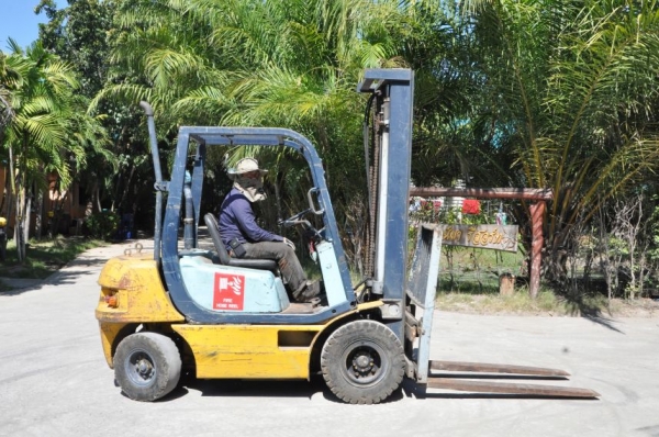 (ลดกระหน่ำ)ขายFORKLIFT SAMSUNG FD25(2.5ตัน)เสา4เมตร งาสไลด์ ดีเซล สวยเดิม ใช้งานได้ดีเยี่ยม 135,000เท่านั้น!!