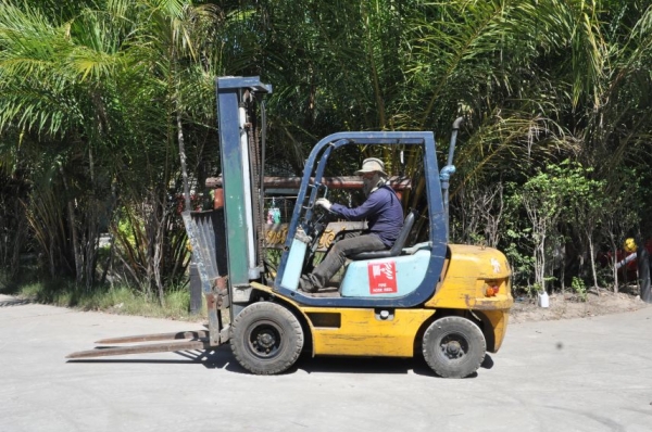(ลดกระหน่ำ)ขายFORKLIFT SAMSUNG FD25(2.5ตัน)เสา4เมตร งาสไลด์ ดีเซล สวยเดิม ใช้งานได้ดีเยี่ยม 135,000เท่านั้น!!