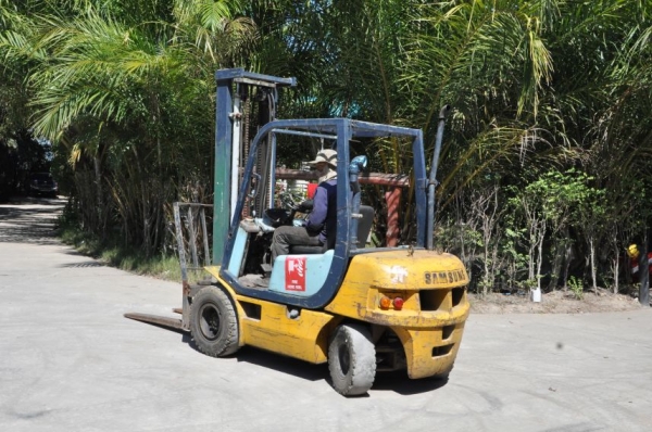 (ลดกระหน่ำ)ขายFORKLIFT SAMSUNG FD25(2.5ตัน)เสา4เมตร งาสไลด์ ดีเซล สวยเดิม ใช้งานได้ดีเยี่ยม 135,000เท่านั้น!!