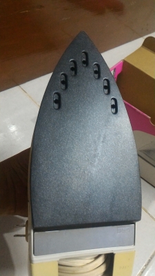 เตารีดผ้าไอน้ำแบบอิเล็กทรอนิกส์ ยี่ห้อ National ตัวเตารีดเคลื่อบสารไม่ให้ผ้าติดรีดลื่นและชุดม้วนเก็บสายไฟ