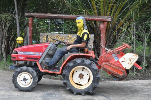 ขายรถไถ(เข้าร่องอ้อย)YANMAR15แรง(ล้อกว้าง80ซม.) ขับ4ล้อ พร้อมโรตารี่หลัง สภาพสวยเดิมญี่ปุ่นไม่เคยใช้ในไทย 115,000 เท่านั้น!!