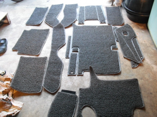 ขายพรมปูพื้นรถยนต์