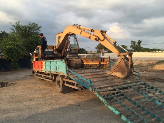 รถขุดเก่าไทย Komatsu PC 60-3