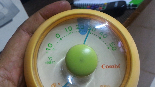 เครื่องวัดอุณหภูมิและความชื่นแบตั้งโต็ะหรือติดผนังแบบสองเข็มไม่ใช้ถ่านหรือไฟฟ้า