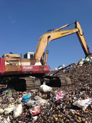 ขายรถขุดแบ็คโคkomatsu pc200-3คอนโทรลสั้น ช่วงล่างดี บูมสวย เฟรมเดิม สภาพเครื่องดี พร้อมใช้งาน