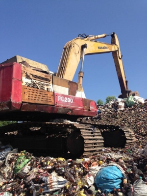 ขายรถขุดแบ็คโคkomatsu pc200-3คอนโทรลสั้น ช่วงล่างดี บูมสวย เฟรมเดิม สภาพเครื่องดี พร้อมใช้งาน