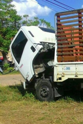 ขายๆ 780,000บ อีซูซุ NQR175ปี56ช่วงยาว4.30ม สภาพเดิมๆสวยกริ๊ปทั้งคัน ทะเบียนพรัอมโอน ราคา 780,000บ ครับ