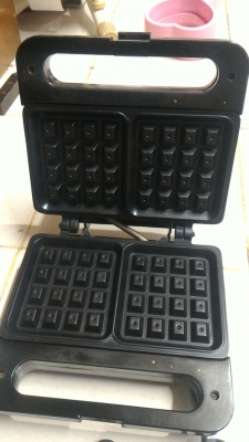 เตาปิ่งทำขนม WAFFLE  MAKER  หน้าเตาเคลื่อบกันขนมติดมีแผ่นความร้อนสองด้าน