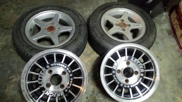 แม็กขอบ13 4รู100 ลาย5แฉก พร้อมยาง