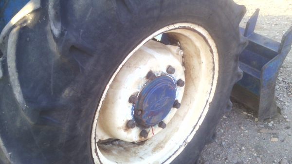 ขายรถไถฟอรด  6610  สองเพลา  คานหน้าคาลาโล่   มีทะเบียนพร้อมโอน