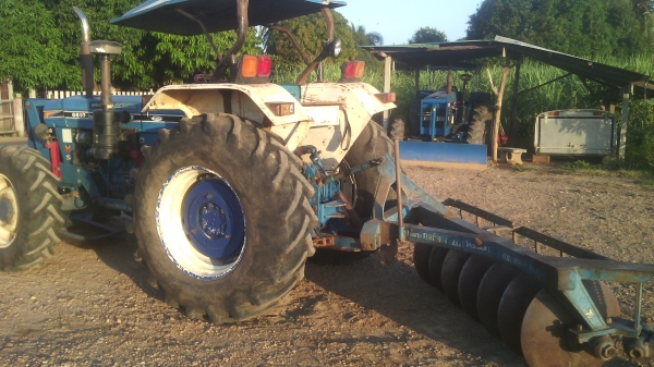 ขายรถไถฟอรด  6610  สองเพลา  คานหน้าคาลาโล่   มีทะเบียนพร้อมโอน