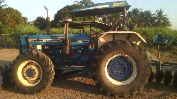 ขายรถไถฟอรด  6610  สองเพลา  คานหน้าคาลาโล่   มีทะเบียนพร้อมโอน