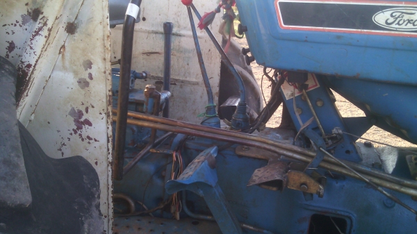 ขายรถไถฟอรด  6610  สองเพลา  คานหน้าคาลาโล่   มีทะเบียนพร้อมโอน