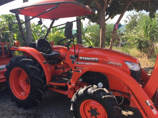 ขายรถไถคูโบต้า L3608 พร้อมอุปกรณ์ใบมีดดันดินหน้าและโลเตอร์รีตราช้าง ราคา 298,000 บาท สนใจโทร 081-9136451 คุณโบว์