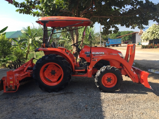 ขายรถไถคูโบต้า L3608 พร้อมอุปกรณ์ใบมีดดันดินหน้าและโลเตอร์รีตราช้าง ราคา 298,000 บาท สนใจโทร 081-9136451 คุณโบว์