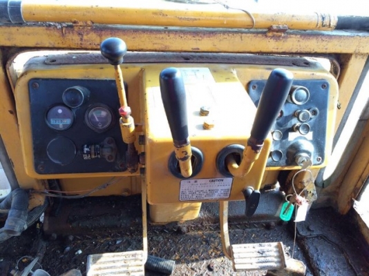 ขายรถดันดิน KOMATSU D40PL-1 รถนอกนำเข้าเองจากญี่ปุ่น สภาพสวยพร้อมใช้งาน มีVDOการทำงานครับ ขายรถดันดิน KOMATSU D40PL-1 รถนอกนำเข้าเองจากญี่ปุ่น สภาพสวยพร้อมใช้งาน มีVDOการทำงานครับ