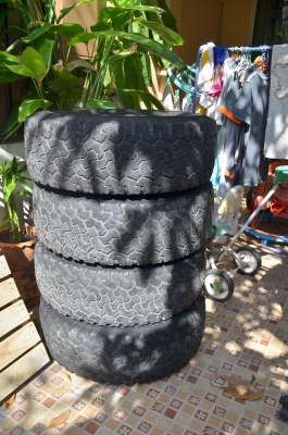 ขายยาง BF goodrich  A/T 265/70 R16 ขายทีิ้งเลยคับ..ขี้เกียจเก็บ