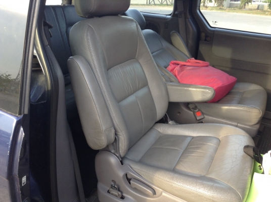 2001 Kia 2.4 คานิวัล เครื่องเดิม auto แก็สหัวฉีด ขับดี 140000