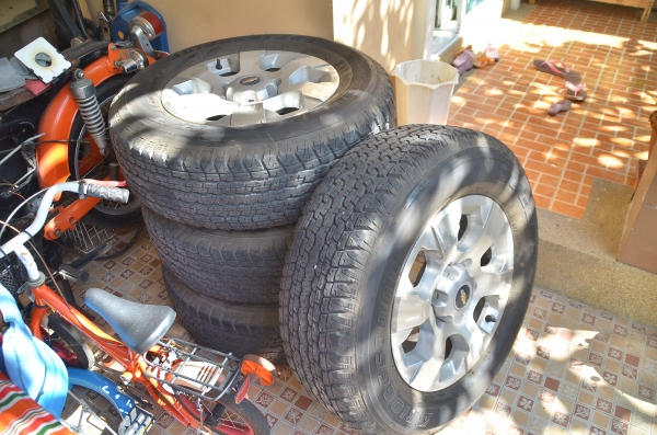 ขาย แม็ก+ยาง Brigstone H/T  255/65 R 17 ปี 2415  ป้ายแดง  ราคา 11500