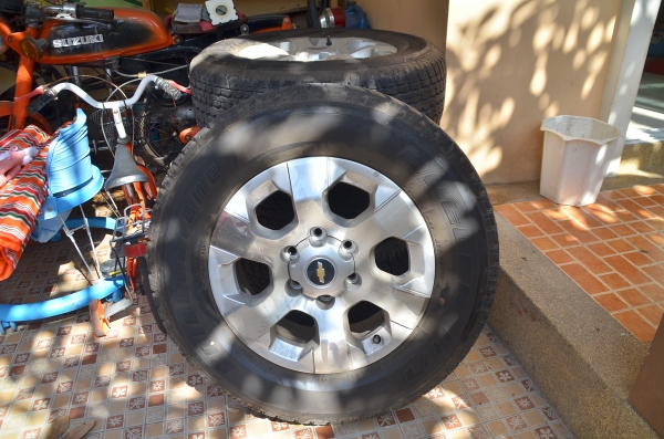 ขาย แม็ก+ยาง Brigstone H/T  255/65 R 17 ปี 2415  ป้ายแดง  ราคา 11500