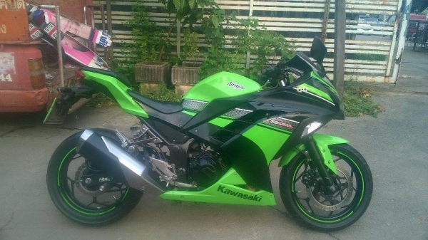 ขายลูกเดียว ninja250iปี2556 รถบ้านสวยๆ มีเล่มเอกสารครบ