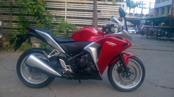 ขายลูกเดียว CBR250iปี2554 วิ่งน้อย1xxxแท้ รถบ้านสวยๆ มีเล่มเอกสารครบ