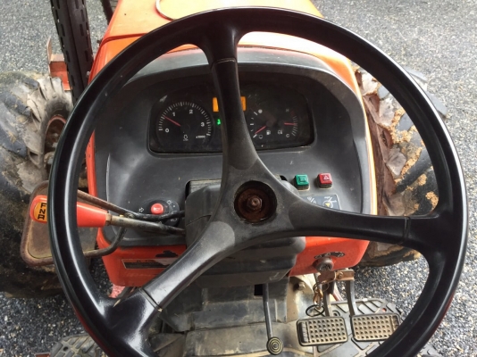 ขายรถไถ2เพลา KUBOTA M9540DTH เครื่อง 95แรงม้า ปี51 สนใจโทร 081-970-1072