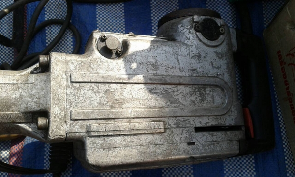 ตัวสกัดคอนกรีตมากีตาตัวใหญ่