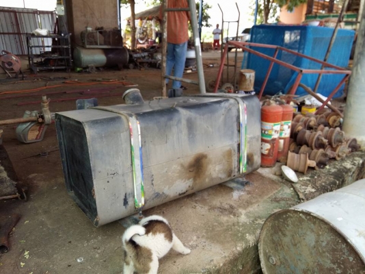 ขายด่วน ถังน้ำมันสิบล้อ 300 ลิตร ( ถอดจากรถเปอร์เฟียมา ) สภาพสวย ไม่มีรอยผุ ขายด่วน ถังน้ำมันสิบล้อ 300 ลิตร ( ถอดจากรถเปอร์เฟียมา ) สภาพสวย ไม่มีรอยผุ