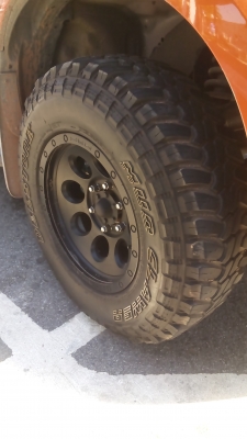 ขายยาง Deestone  clawer  mud   245 / 70 R16  ปี 12 6500