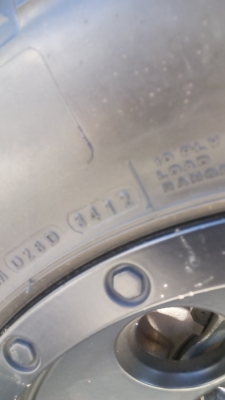 ขายยาง Deestone  clawer  mud   245 / 70 R16  ปี 12 6500