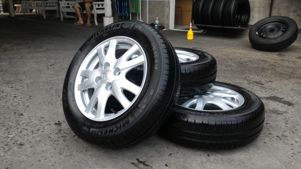 ล้อbrio ขอบ14  4รู100 พร้อมยางถอดป้ายแดงครับ