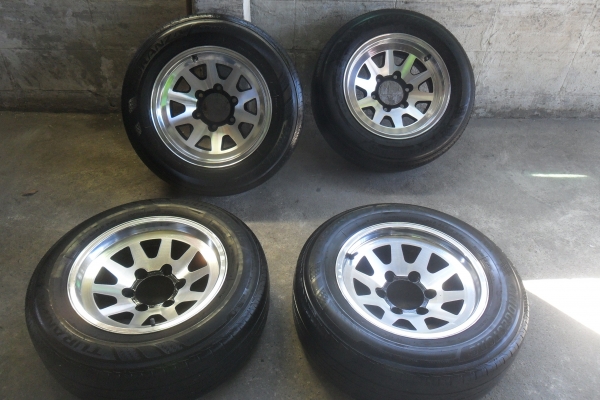 ล้อแม็ก15นิ้ว6รู พร้อมยาง สวยๆ 4 ล้อ ราคา 6900 บาท