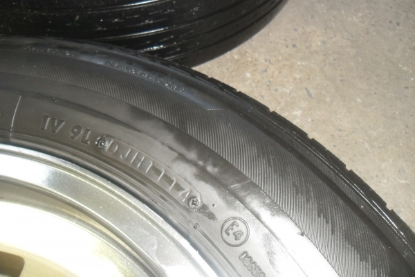 ล้อแม็ก15นิ้ว6รู พร้อมยาง สวยๆ 4 ล้อ ราคา 6900 บาท