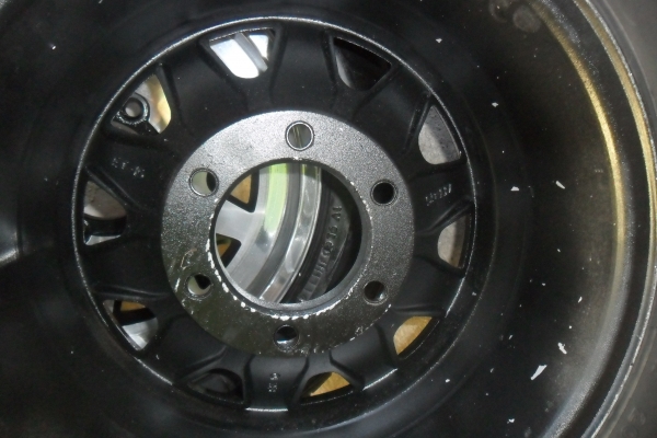 ล้อแม็ก15นิ้ว6รู พร้อมยาง สวยๆ 4 ล้อ ราคา 6900 บาท