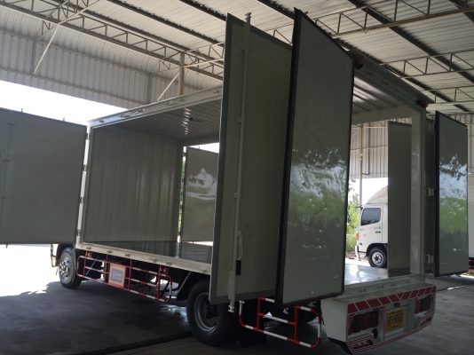 ขายHINO.Euro3.ซี่รี่ย์500. FC9JJLA เครื่องคอมมอนเรล.  175เเรงม้า.  เบรคทิฟฟี่ยาว 5.6เมตรตู้10บานเปิดได้รอบปี2555(2012)สภาพสวยใครต้องการไม่ผิดหวังราคา1,050,000บาทจัดไฟเเนนได้ดูรถได้ที่เต็นท์รถ JJ.AUTOCAR 2 หลังวัดจันทรารามติดถนนเพชรเกษมก.ม.ที่68.5 ฝั่งขาเข