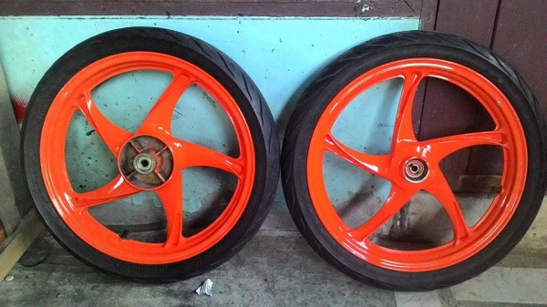 ล้อแม็ก HONDA LS ก้านบิด สีสวย สภาพดีตามรูปเลยครับ