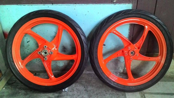 ล้อแม็ก HONDA LS ก้านบิด สีสวย สภาพดีตามรูปเลยครับ