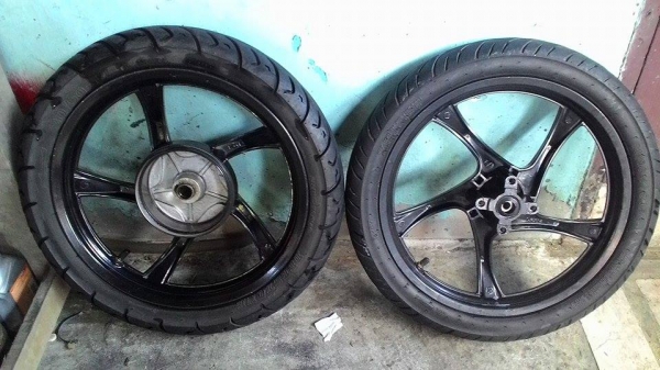 ล้อแม็ก มีโอ้ ฟรีโน้ ยี่ห้อ KOSOMI พร้อมยาง ตามรูปครับ