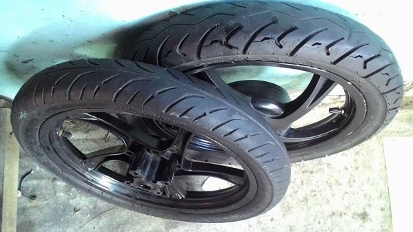 ล้อแม็ก มีโอ้ ฟรีโน้ ยี่ห้อ KOSOMI พร้อมยาง ตามรูปครับ