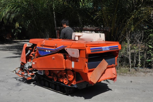 ขายรถเกี่ยว นวดข้าวkubota R1-151 ดีเซล3สูบ แรง สวยเดิมจากญี่ปุ่น 68,000เท่านั้น!!